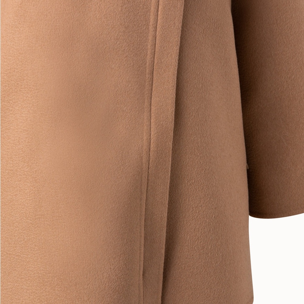 $5990 Akris
Camelhair Double-Face Double-Layer Parka
FENIX Size 10 - Picture 7 of 14